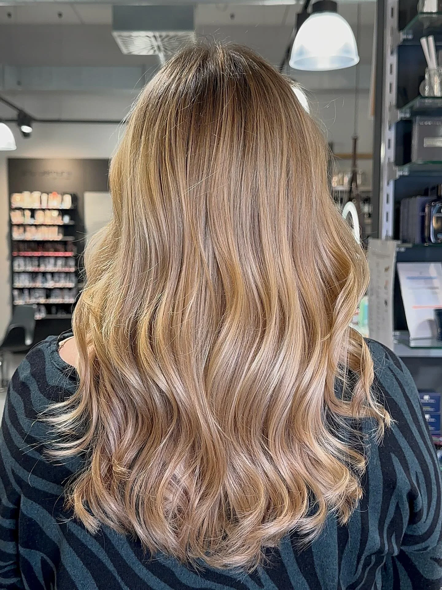 champagne summer hair color for light skin 2026 Soft Champagne Waves With Dimensional Blonde Finish