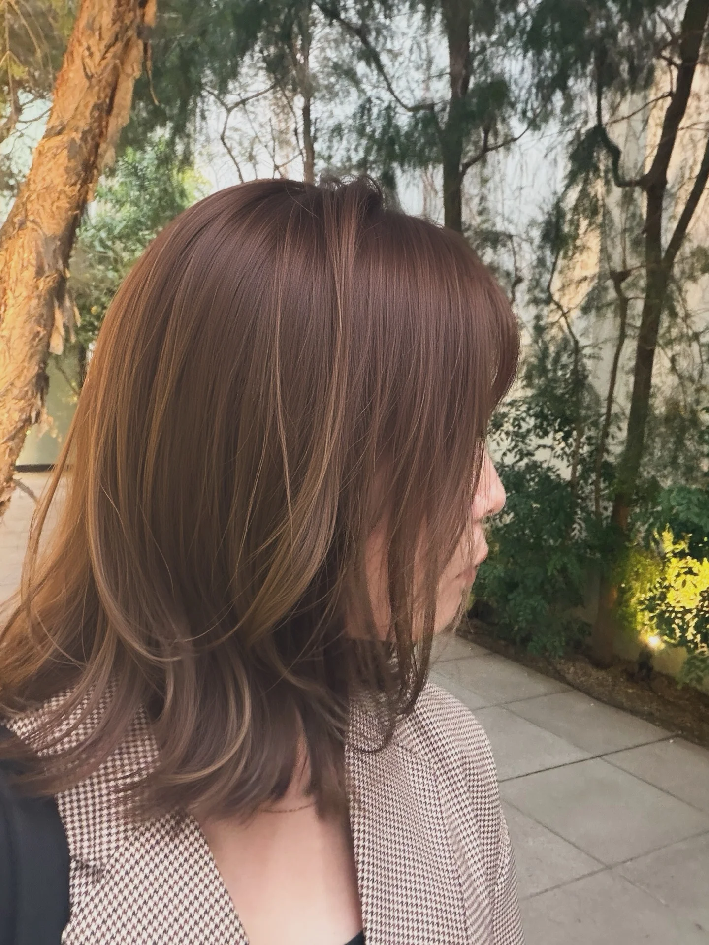 natural summer haircuts for women over 30 2026 Softly Layered Lob With Sunlit Dimension
