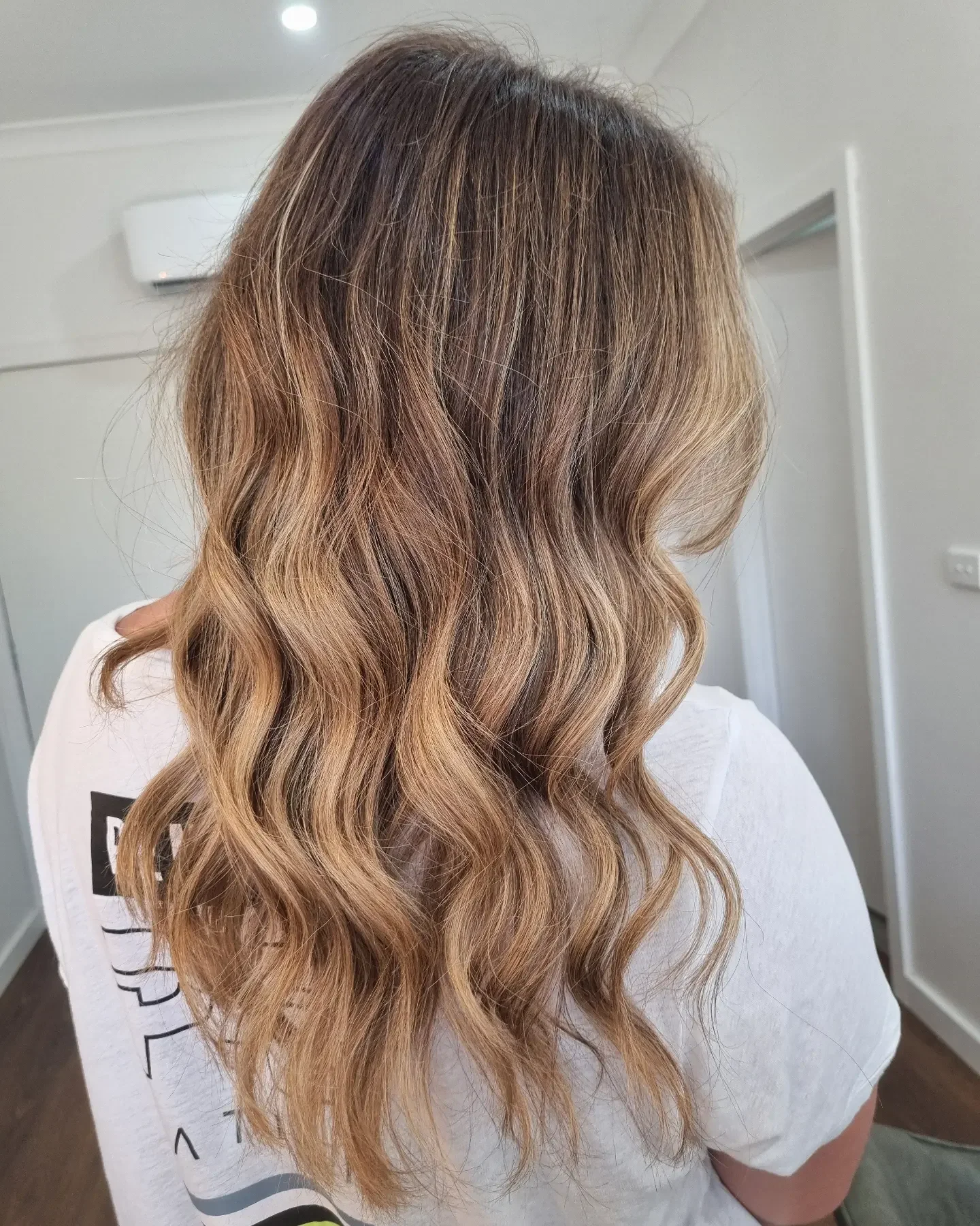 beachy summer hair color for tan skin 2026 Warm Caramel Melt With Soft Beach Waves