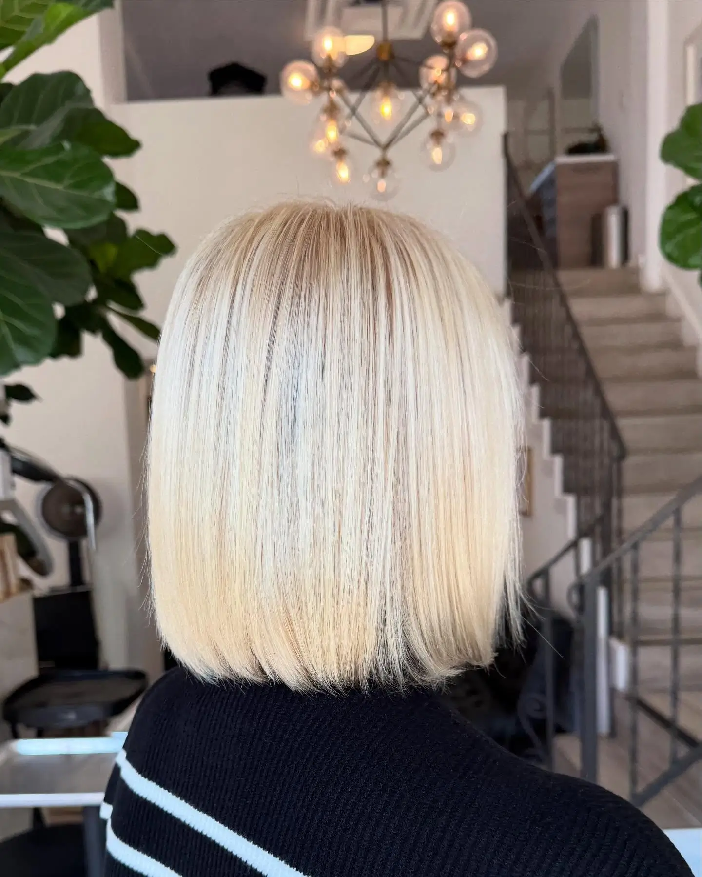 champagne summer blonde hair color 2026 Soft Champagne Blonde Bob With Clean Lines