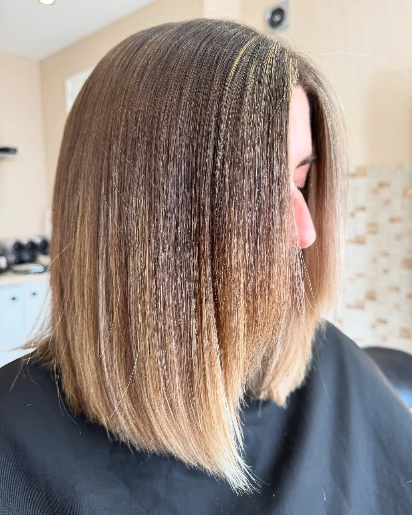 sleek summer collarbone cut 2026 Neutral Blonde Blend With Seamless Face Framing