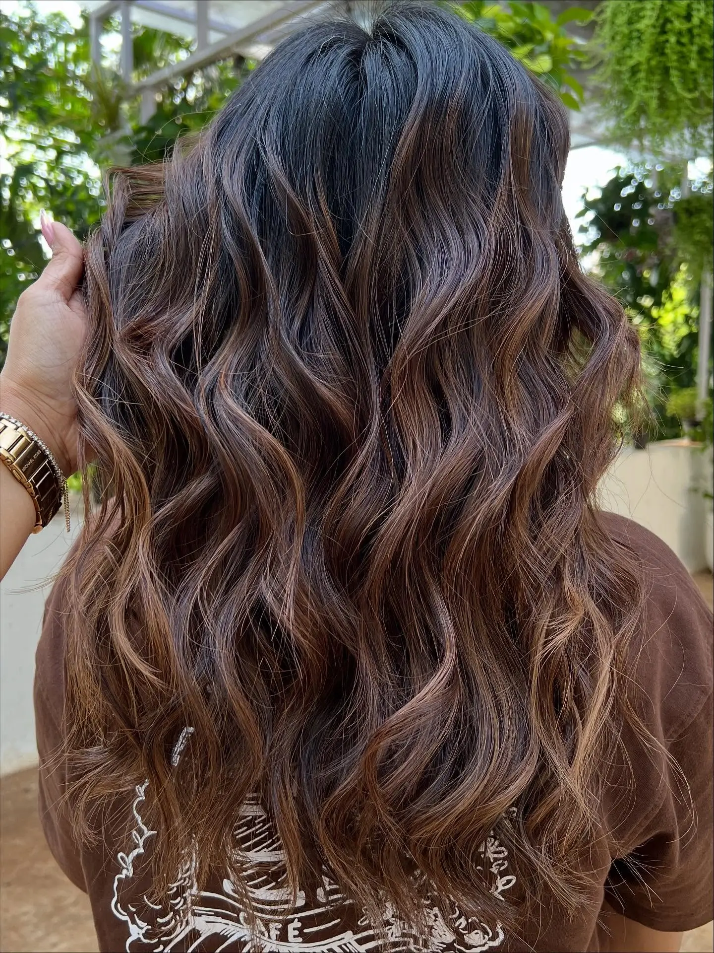 dark-rooted summer hair color for brunettes 2026 Dimensional Brunette Balayage With Sun-Kissed Ends