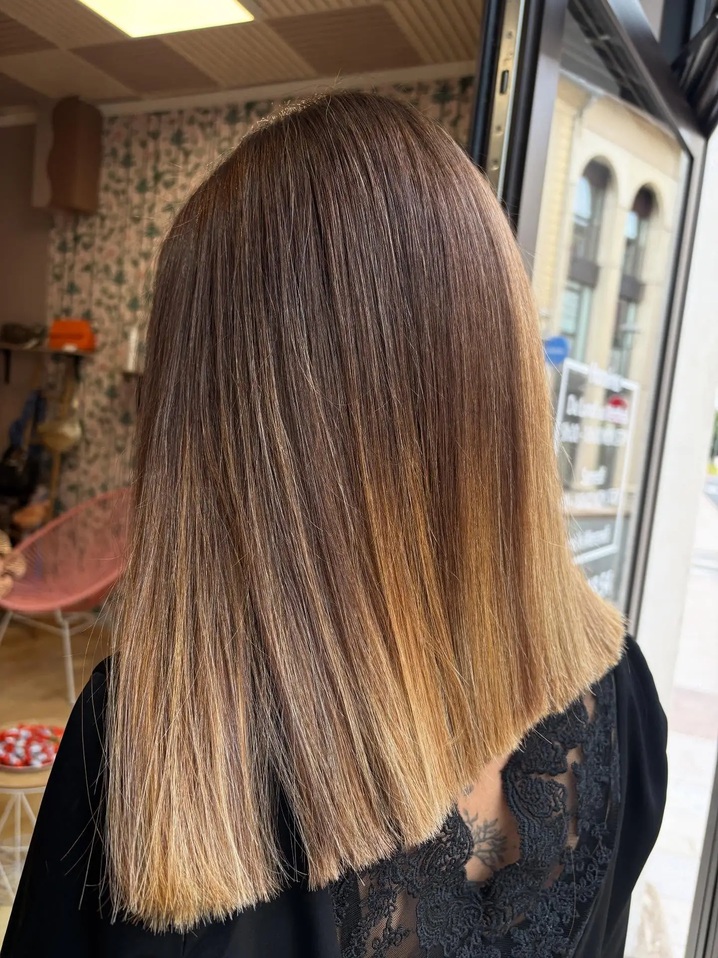 low maintenance summer ombre hair color 2026 Soft Blended Lob With Golden Ombre Ends