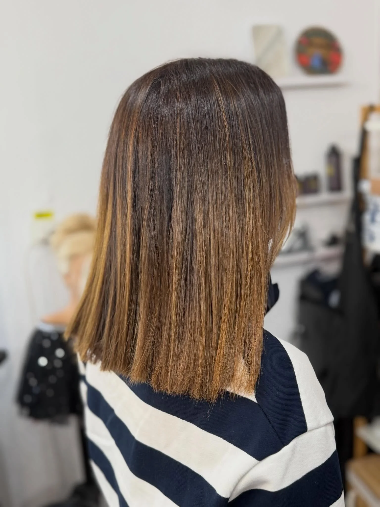 natural summer haircuts for women over 30 2026 Straight Blunt Mid Length Cut With Natural Warmth