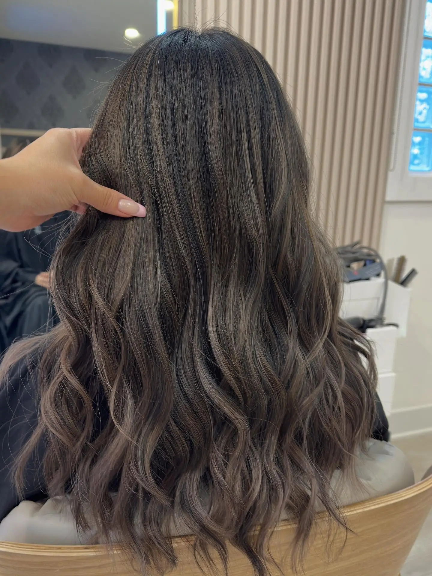 smoky summer mushroom brown hair color 2026 Smoky Mushroom Brown Waves With Defined Cool Highlights