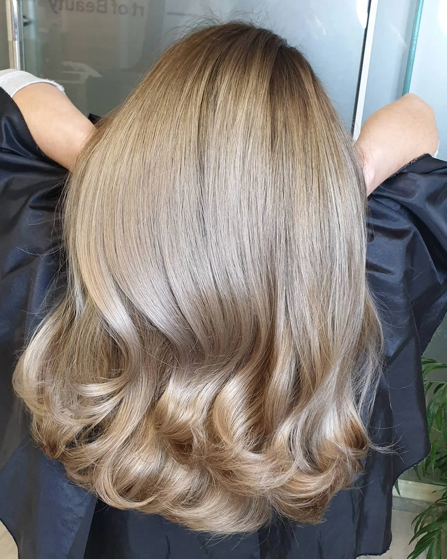 champagne summer hair color for light skin 2026 Glossy Champagne Silk With Soft Curled Ends