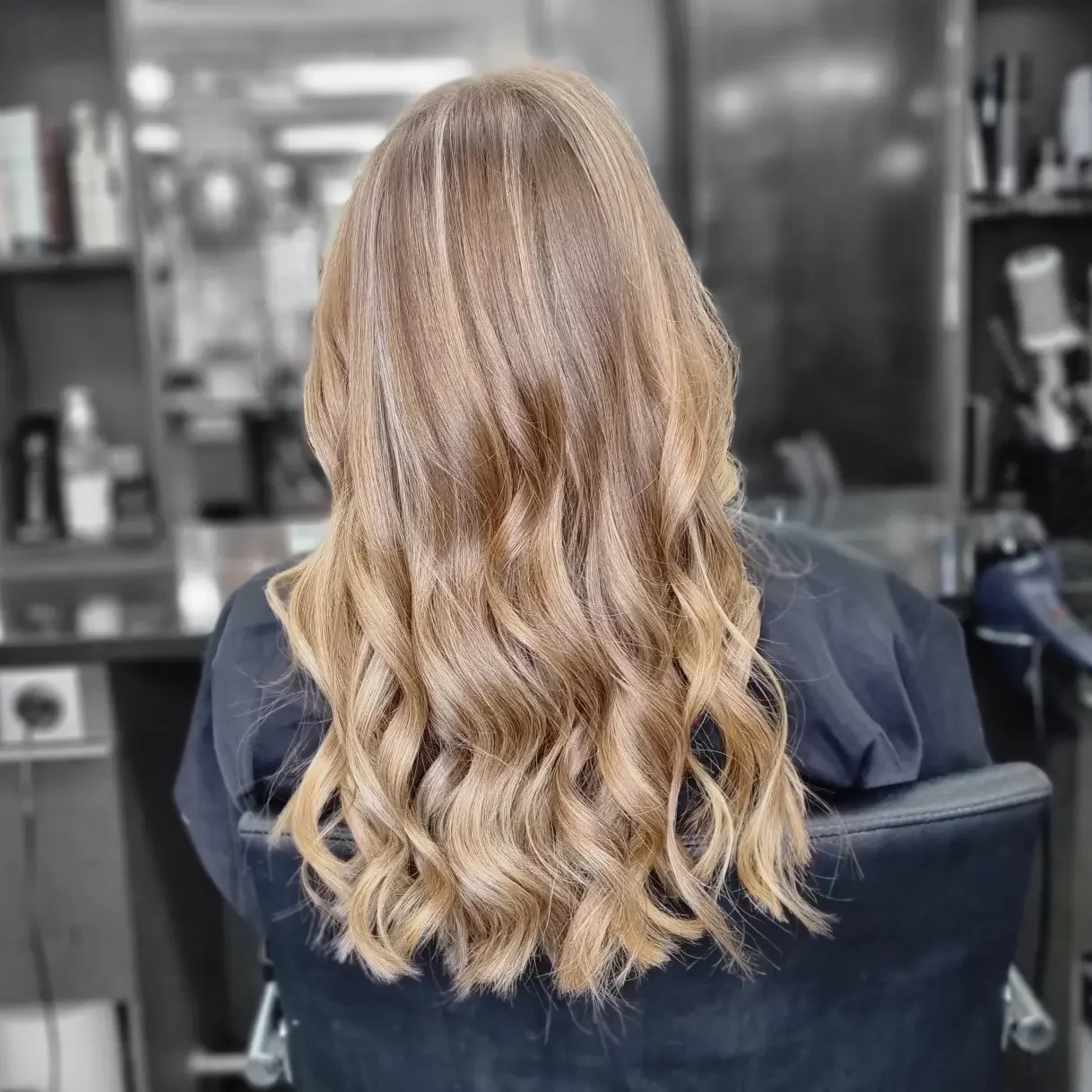 champagne summer hair color for light skin 2026 Soft Champagne Waves With Neutral Beige Balance