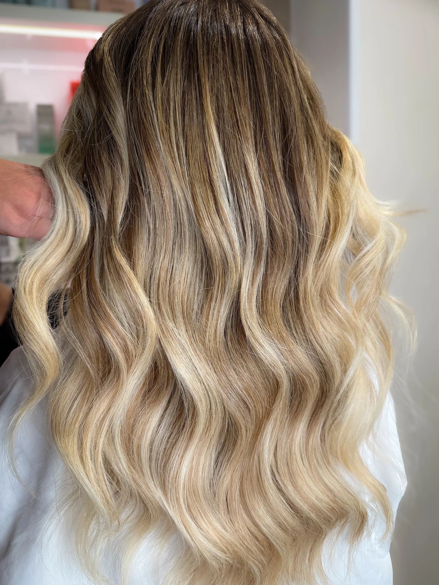 champagne summer hair color for light skin 2026 High-Contrast Champagne Melt With Bright Blonde Ends