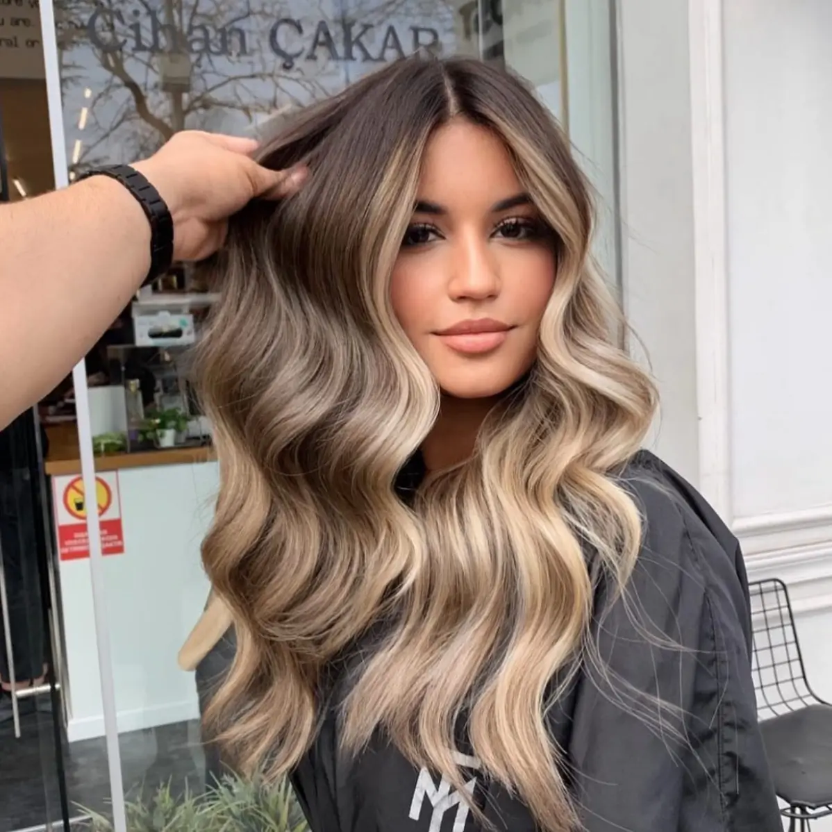 summer hair color ideas 2026 Cool Beige Blend With High Contrast Face Frame