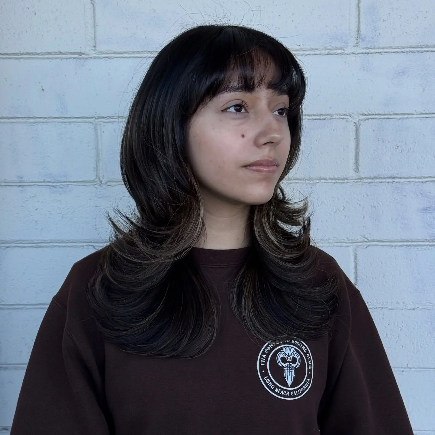 airy-summer-haircuts-with-bangs-2026 Feathered Medium Layered Cut With Soft Bangs