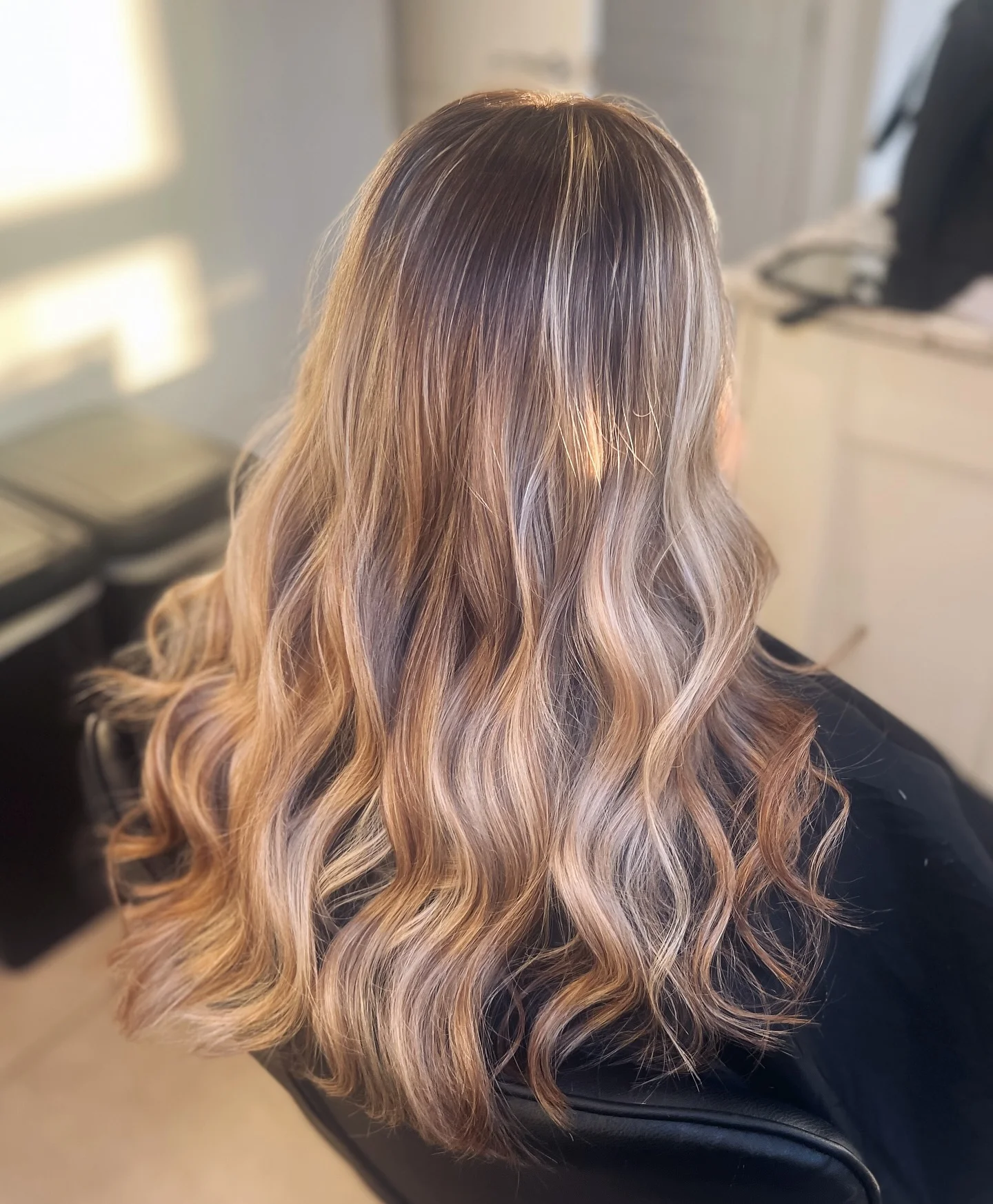 champagne summer hair color for light skin 2026 Warm Champagne Glow With Golden Honey Ribbons