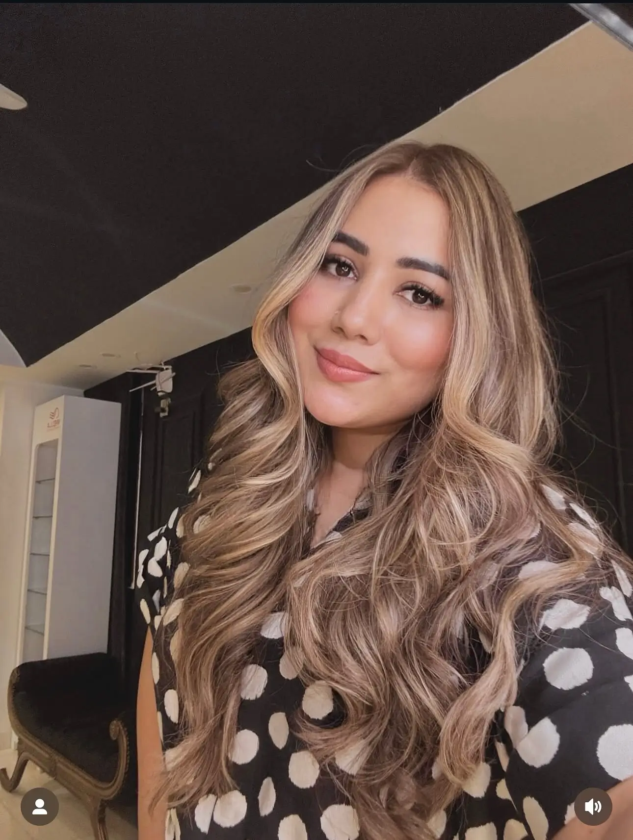 champagne summer blonde hair color 2026 Dimensional Champagne Waves With Lived-In Depth