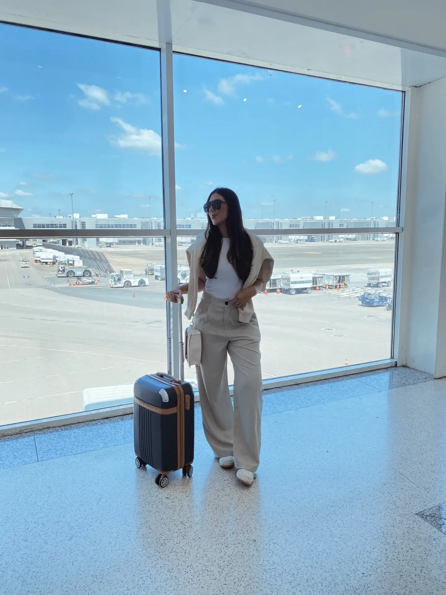 comfy airport outfits summer 2026 Soft Neutral Layers - Minimalism That Feels Expensive