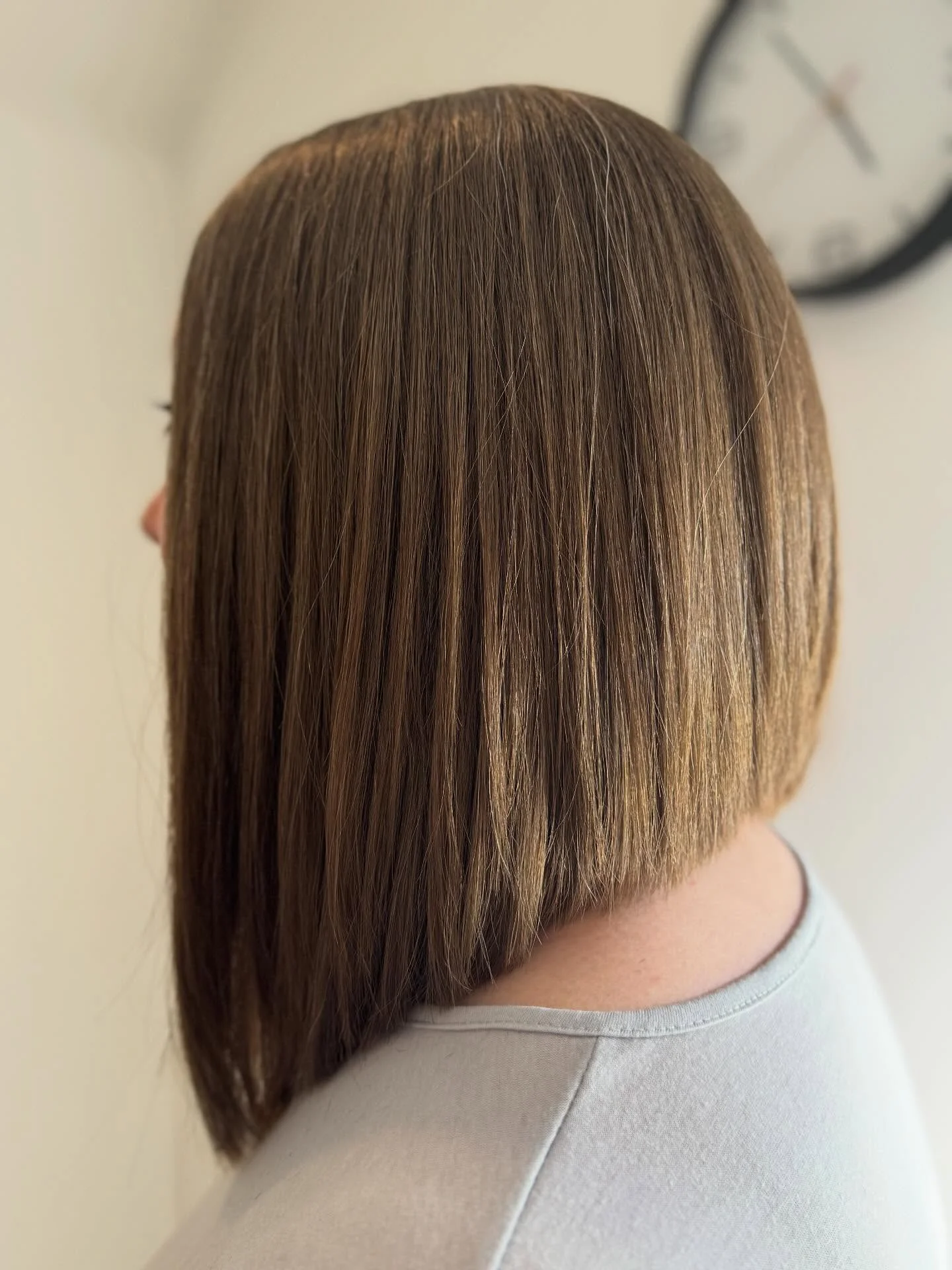 sleek summer collarbone cut 2026 Dimensional Brunette With Subtle Structure