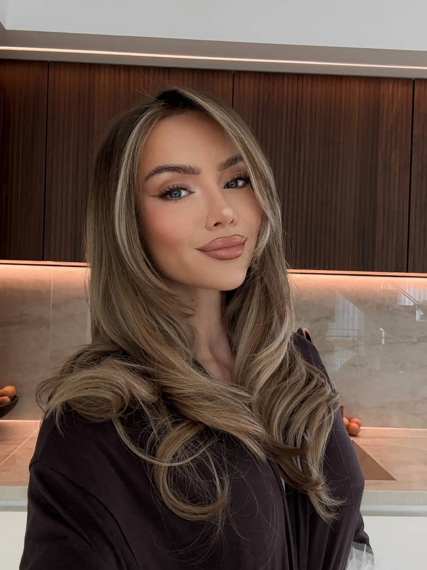 summer hair color ideas 2026 Cool Toned Contour Blonde With Face Framing Highlights