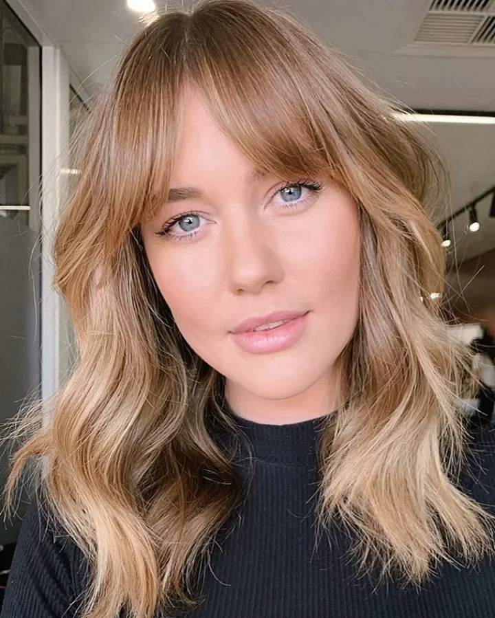 airy summer haircuts with bangs 2026 Soft Wavy Medium Cut With Airy Bangs