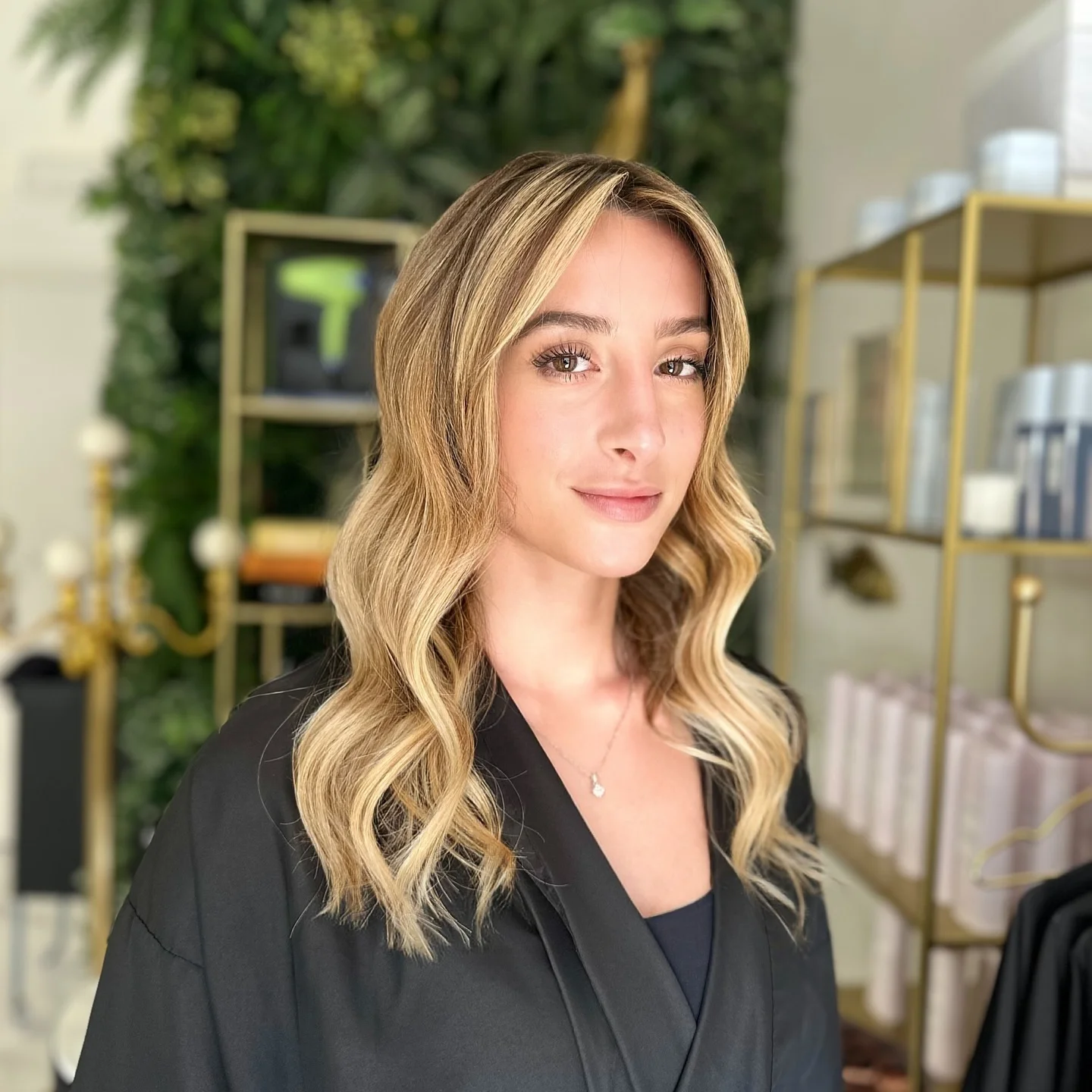 champagne summer hair color for light skin 2026 Face-Framing Champagne Blonde With Soft Glow