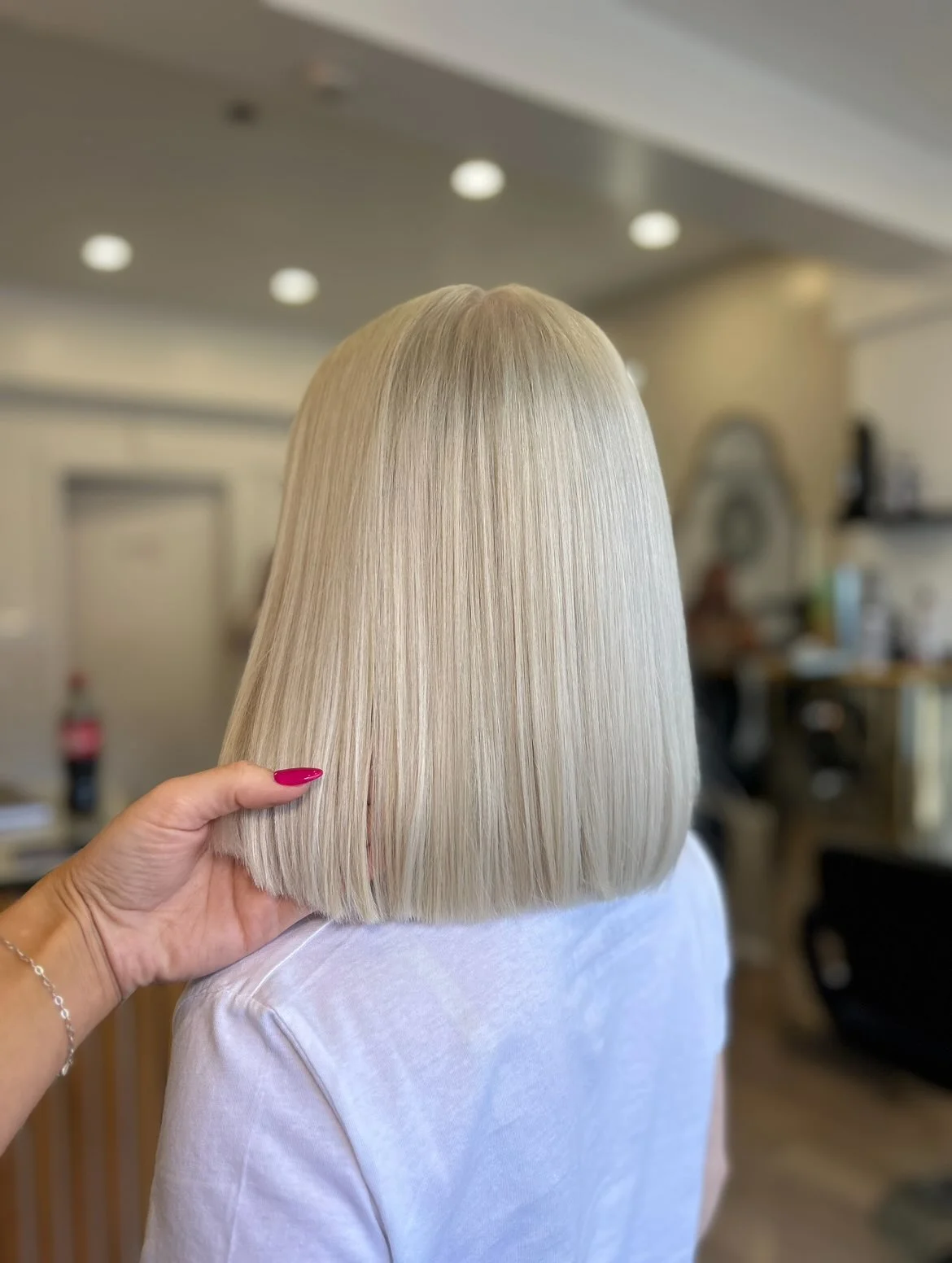 sleek summer collarbone cut 2026 Blunt Platinum Collarbone Cut With Ultra Sleek Finish