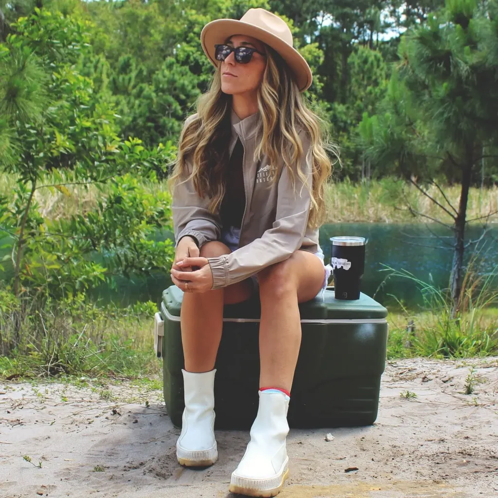 22 Summer Camping Outfits For Women 2026 - Cute, Casual And Outdoor Looks To Try