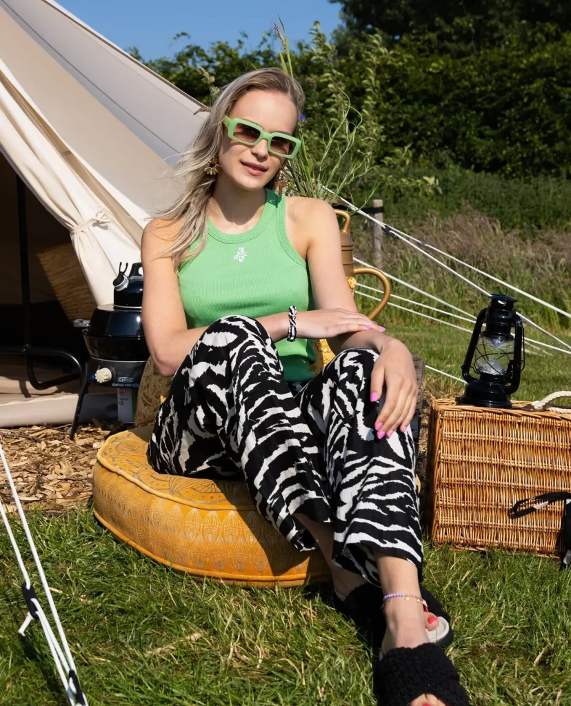 22 Summer Camping Outfits For Women 2026 - Cute, Casual And Outdoor Looks To Try