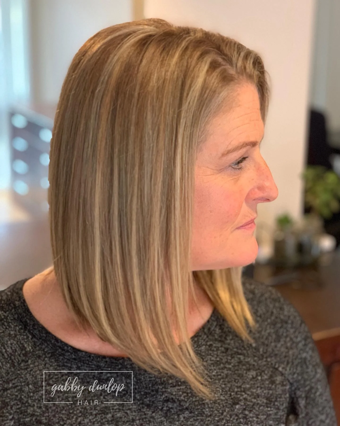 summer haircuts women over 50 Soft Blunt Lob With Sunlit Dimension