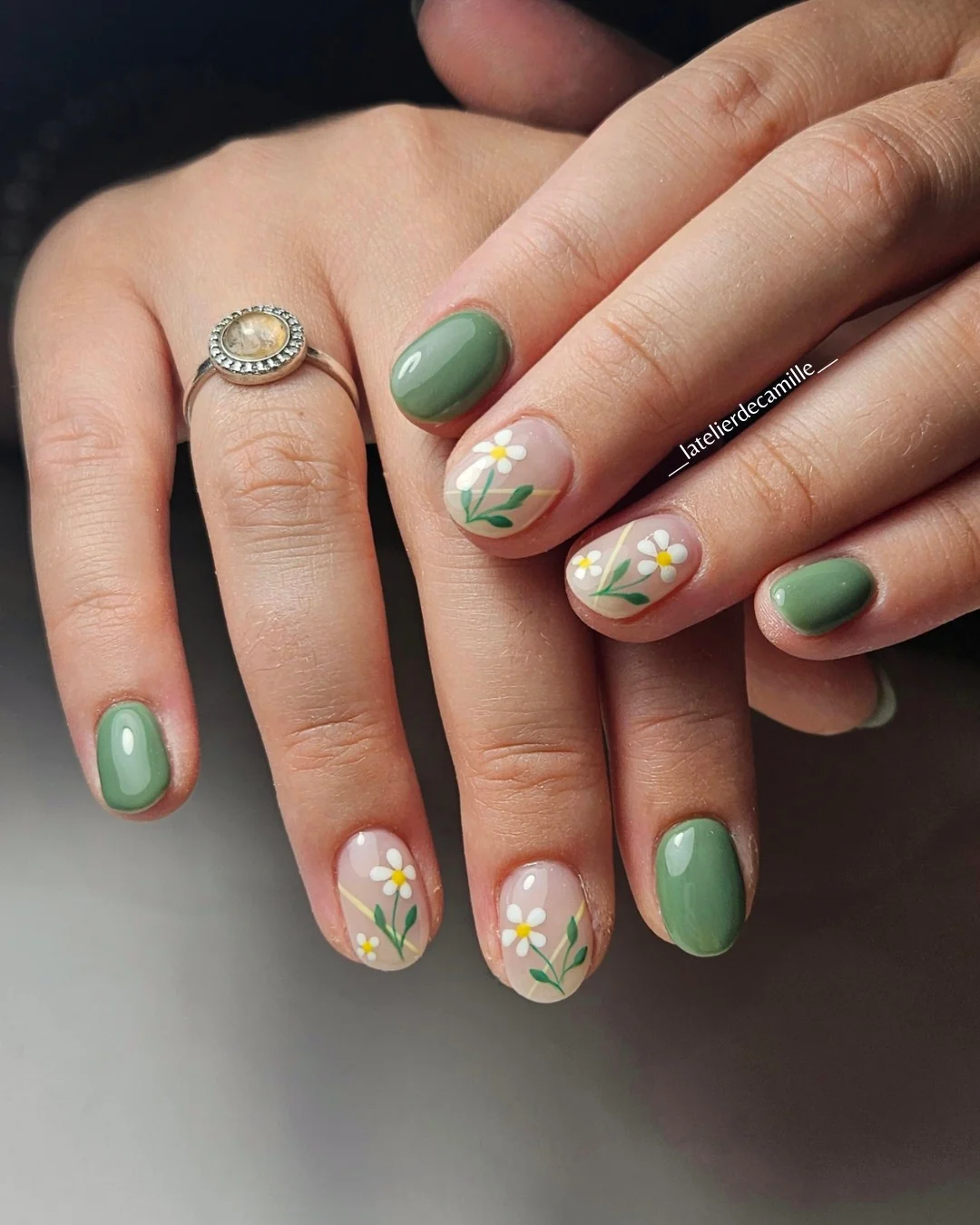 summer flower nails 2026 Soft Sage Daisies For Quiet Luxury Summer Nails
