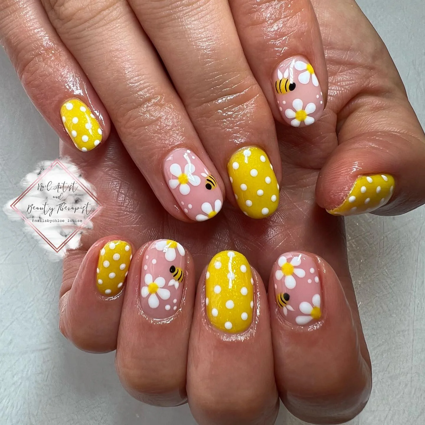 summer nails design 2026 Sunny Daisy And Bumblebee Nail Art