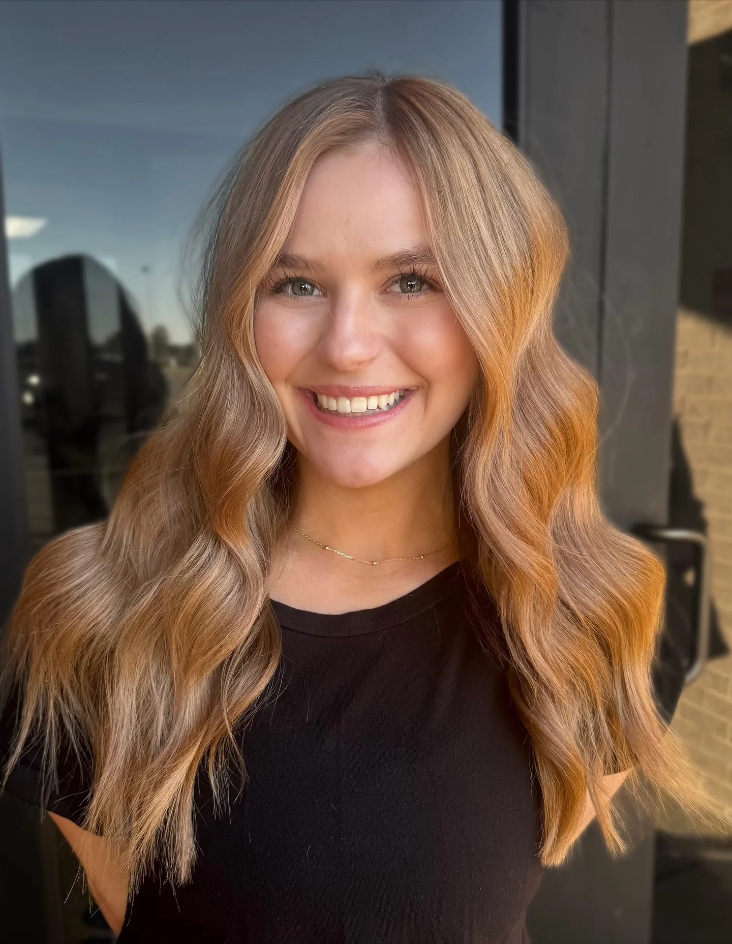 lived-in summer strawberry blonde hair color 2026 Cool Beige Strawberry Blonde With Soft Luxe Waves
