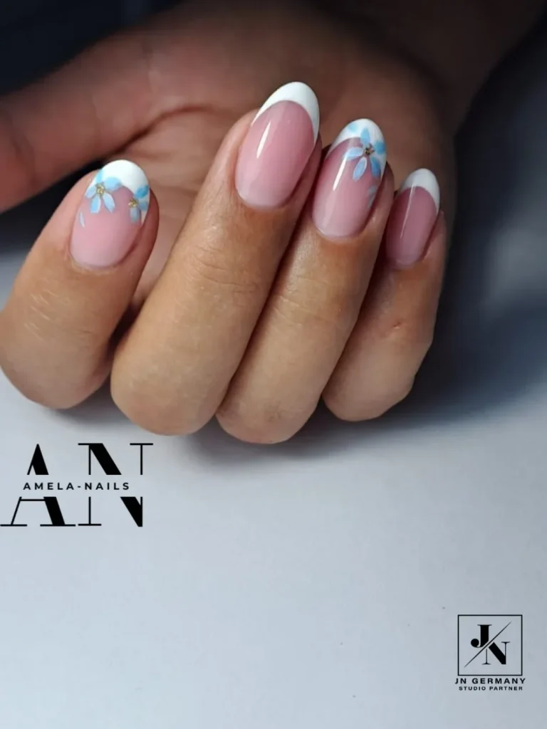 22 Summer French Tip Nails 2026 - Bright, Cute & Trendy Manicure Ideas