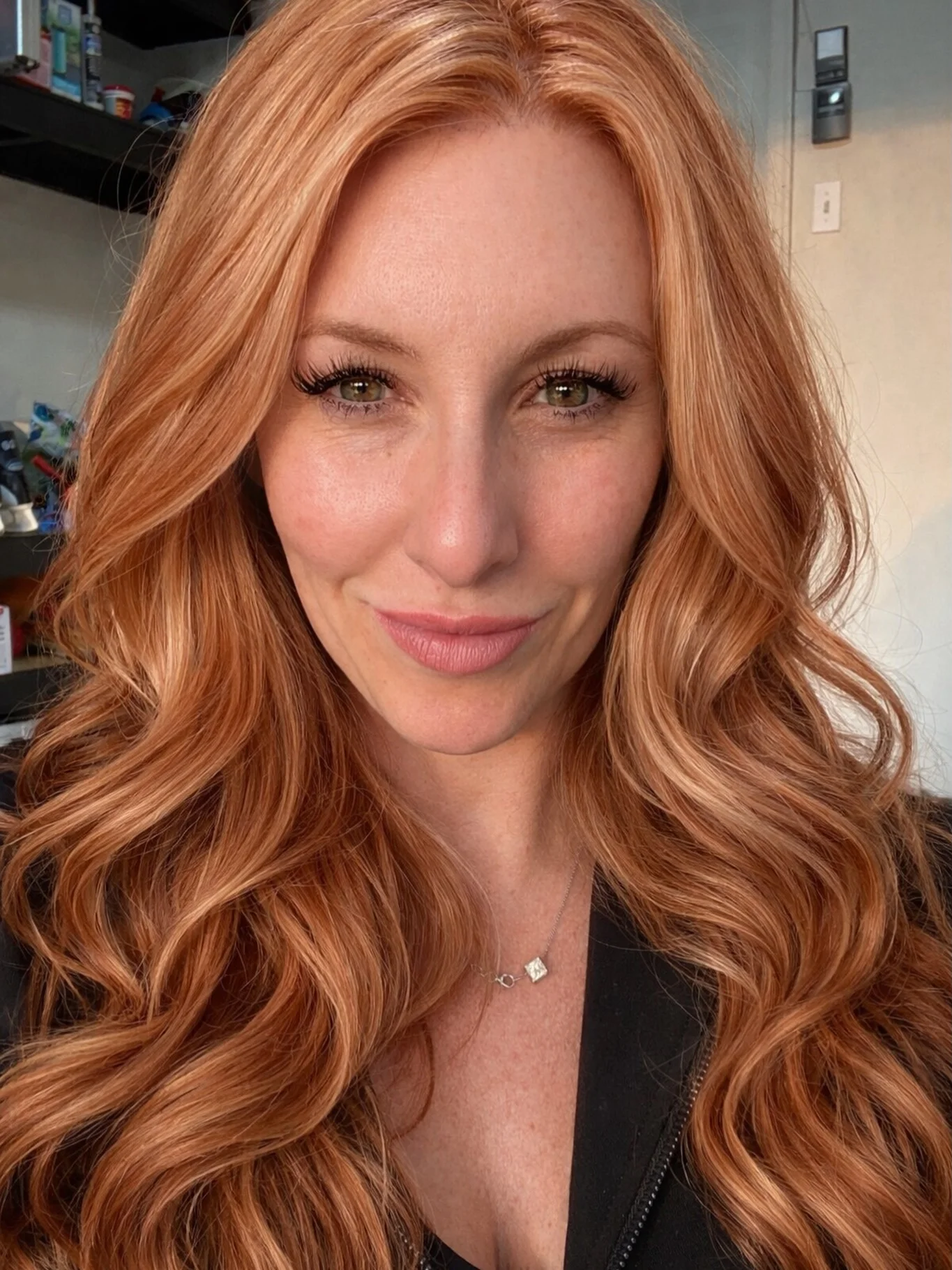 lived-in summer strawberry blonde hair color 2026 Rich Copper Strawberry Blonde With Soft Glam Waves