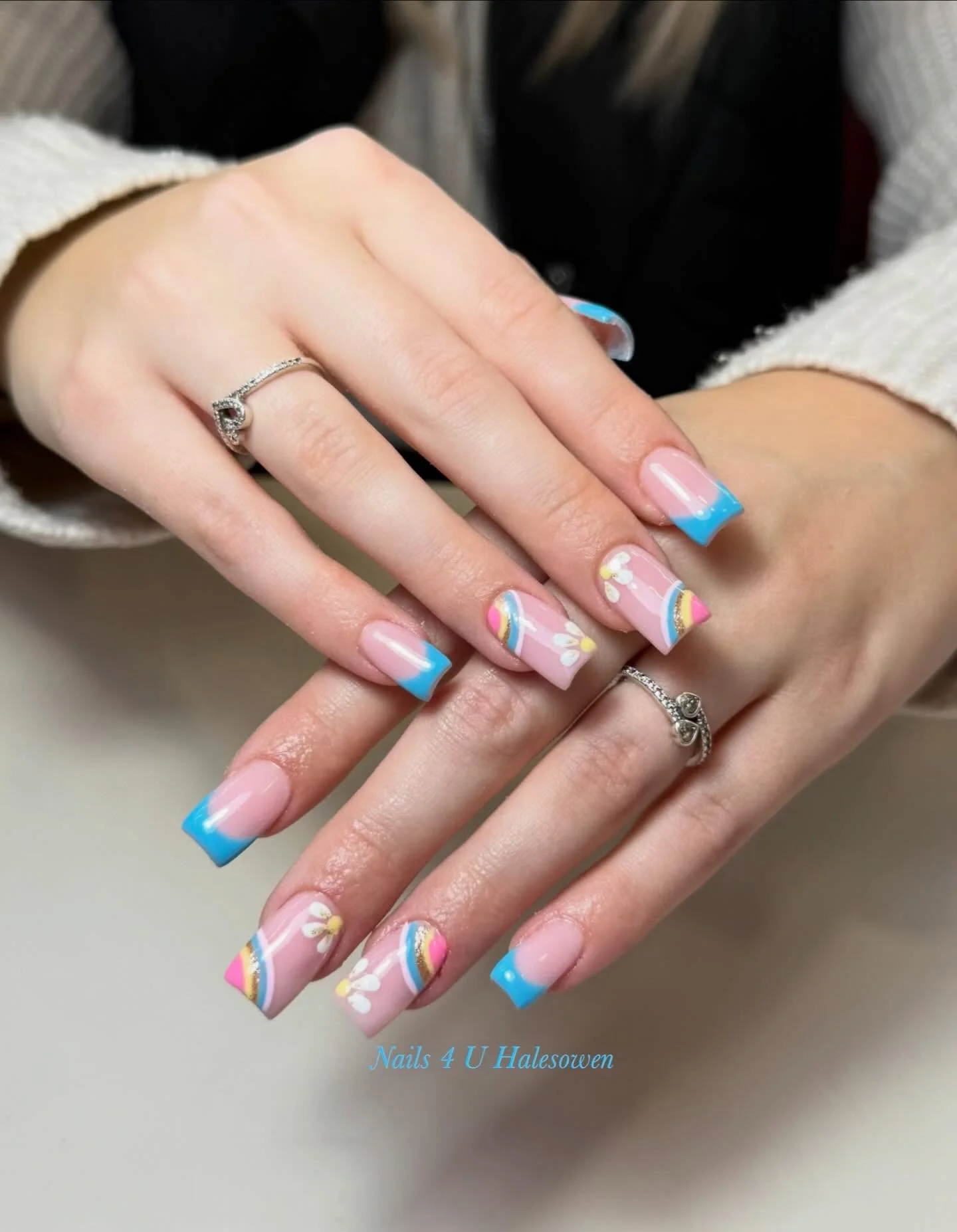 summer nails design 2026 Retro Blue French Tip Daisy Nails