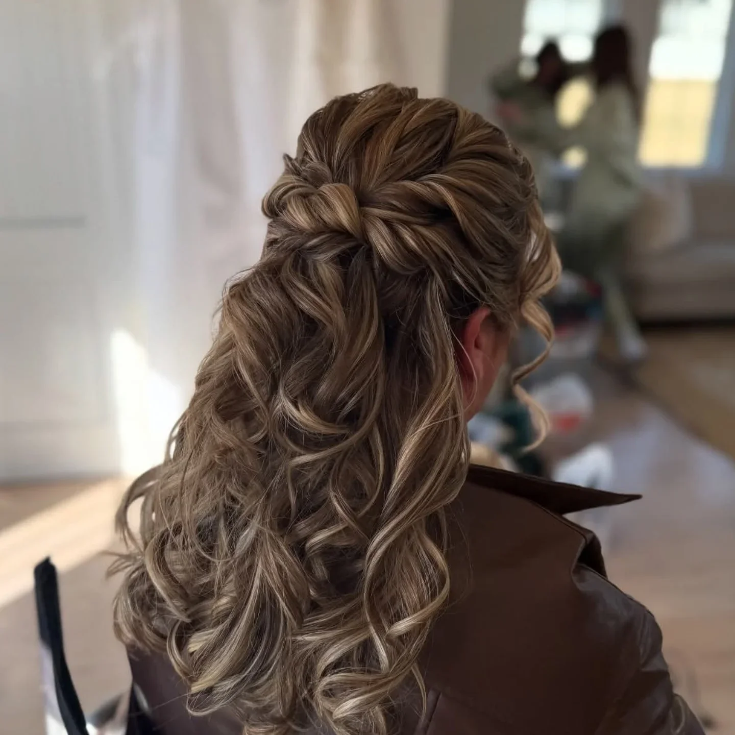messy summer wavy hairstyle 2026 Voluminous Twisted Half-Up Curls With Blonde Dimension