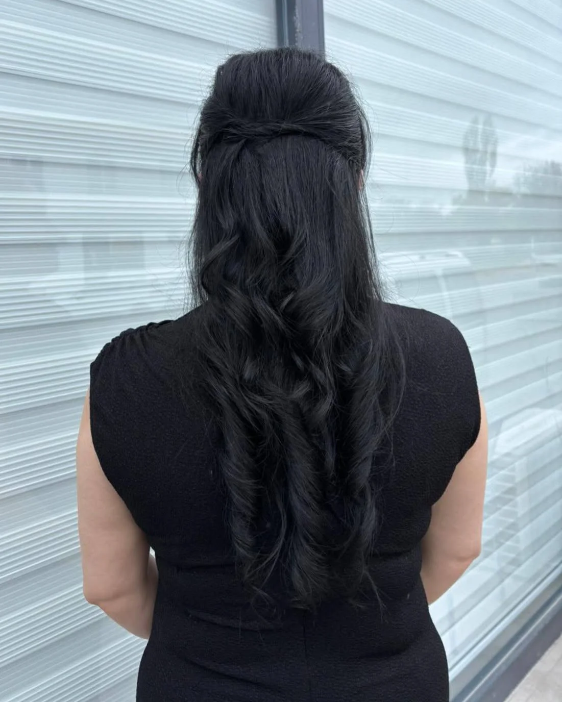 summer hairstyles ideas 2026 Classic Half-Up Waves With Sleek Crown Detail