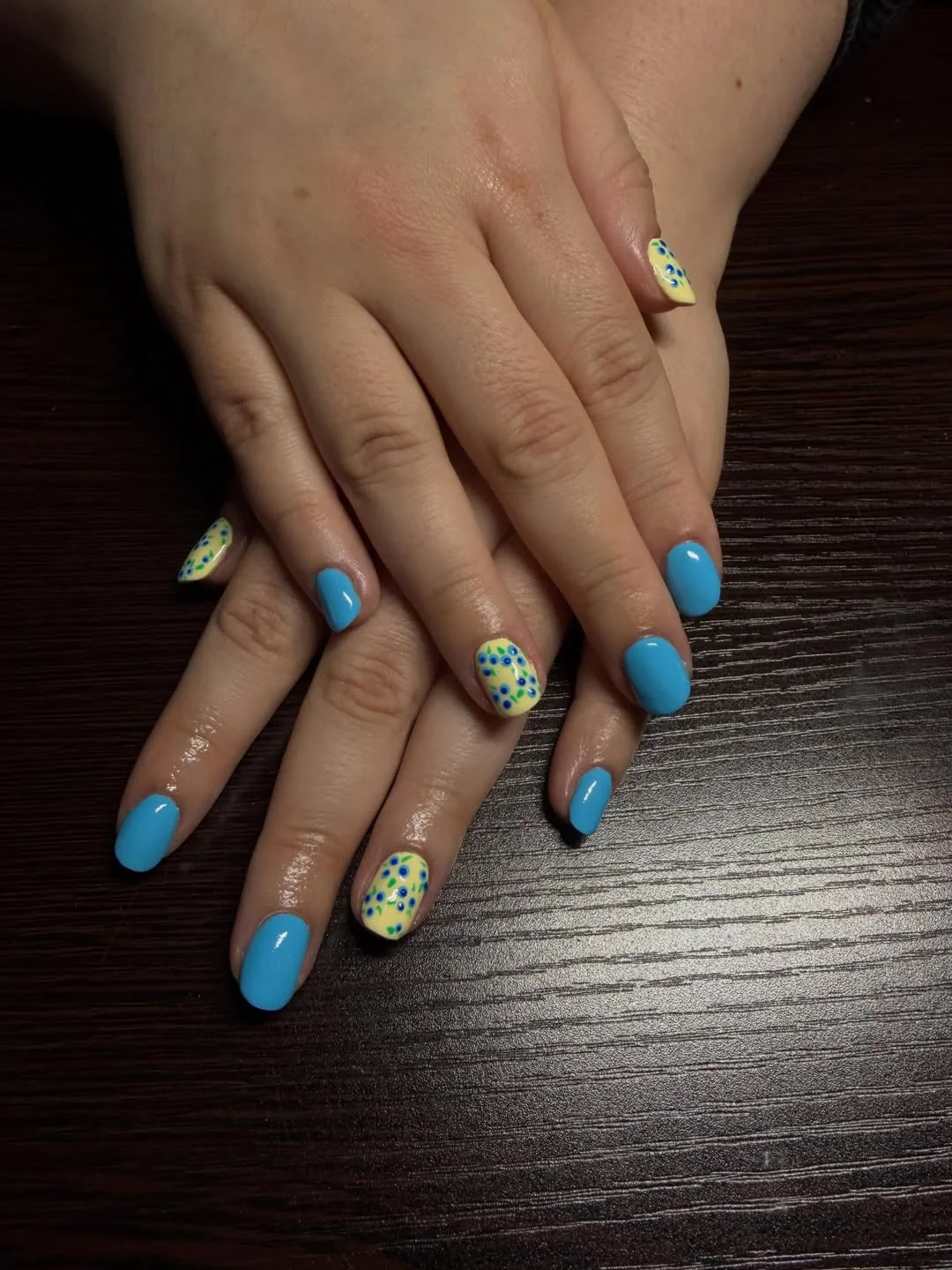 short summer nails 2026 Sky Blue Polka Dot Nails With Retro Energy