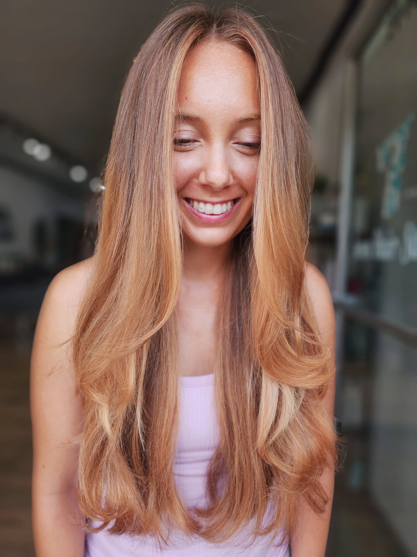 lived-in summer strawberry blonde hair color 2026 Soft Rose Beige Strawberry Blonde With Long Layers