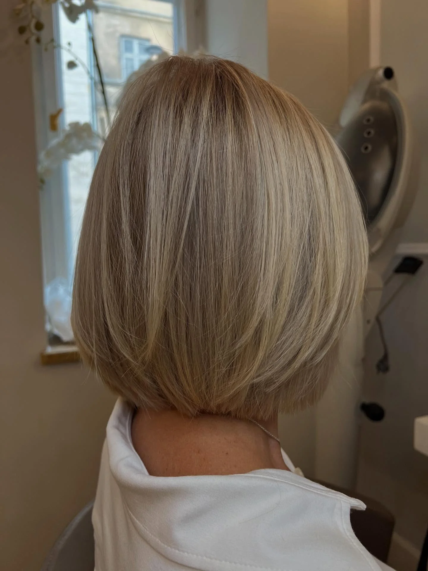 perfect summer haircut 2026 Soft Rounded Blonde Bob With Subtle Graduation