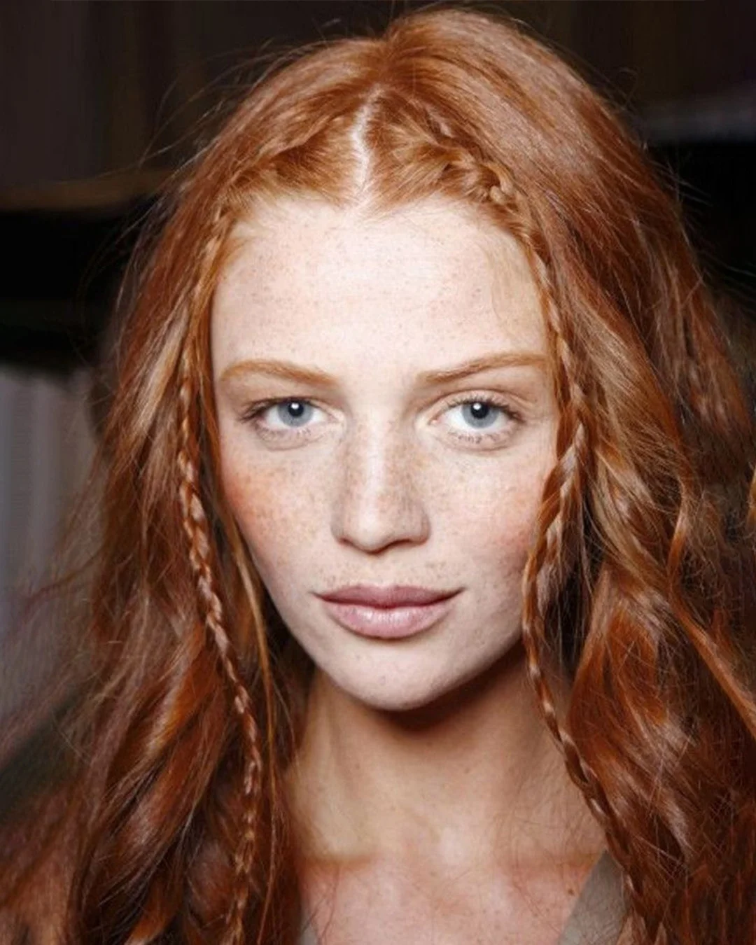 minimal summer easy hairstyle 2026 Minimal Face-Framing Braids On Copper Waves