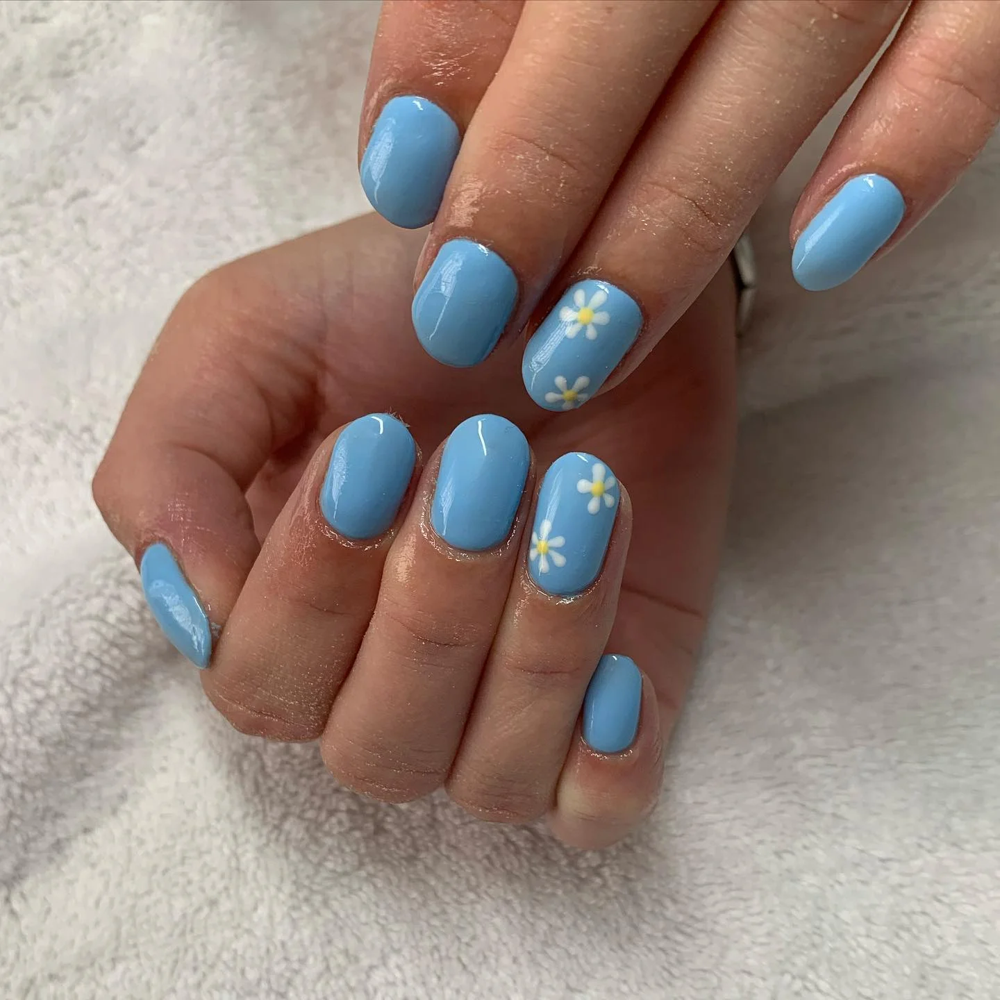 light blue summer nails 2026 Simple Daisy Blue Nails For A Fresh Minimal Summer Look