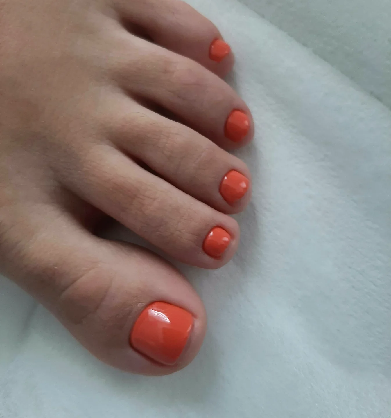 summer pedicure colors 2026 Juicy Coral Tones That Instantly Brighten The Skin