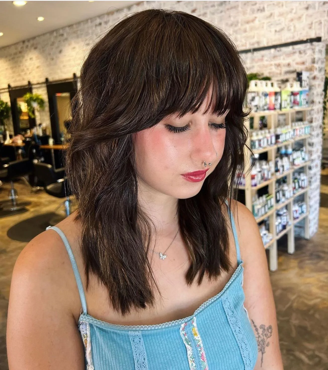 edgy summer shag hairstyle 2026 Cool-Girl Midi Shag With Wispy Bangs