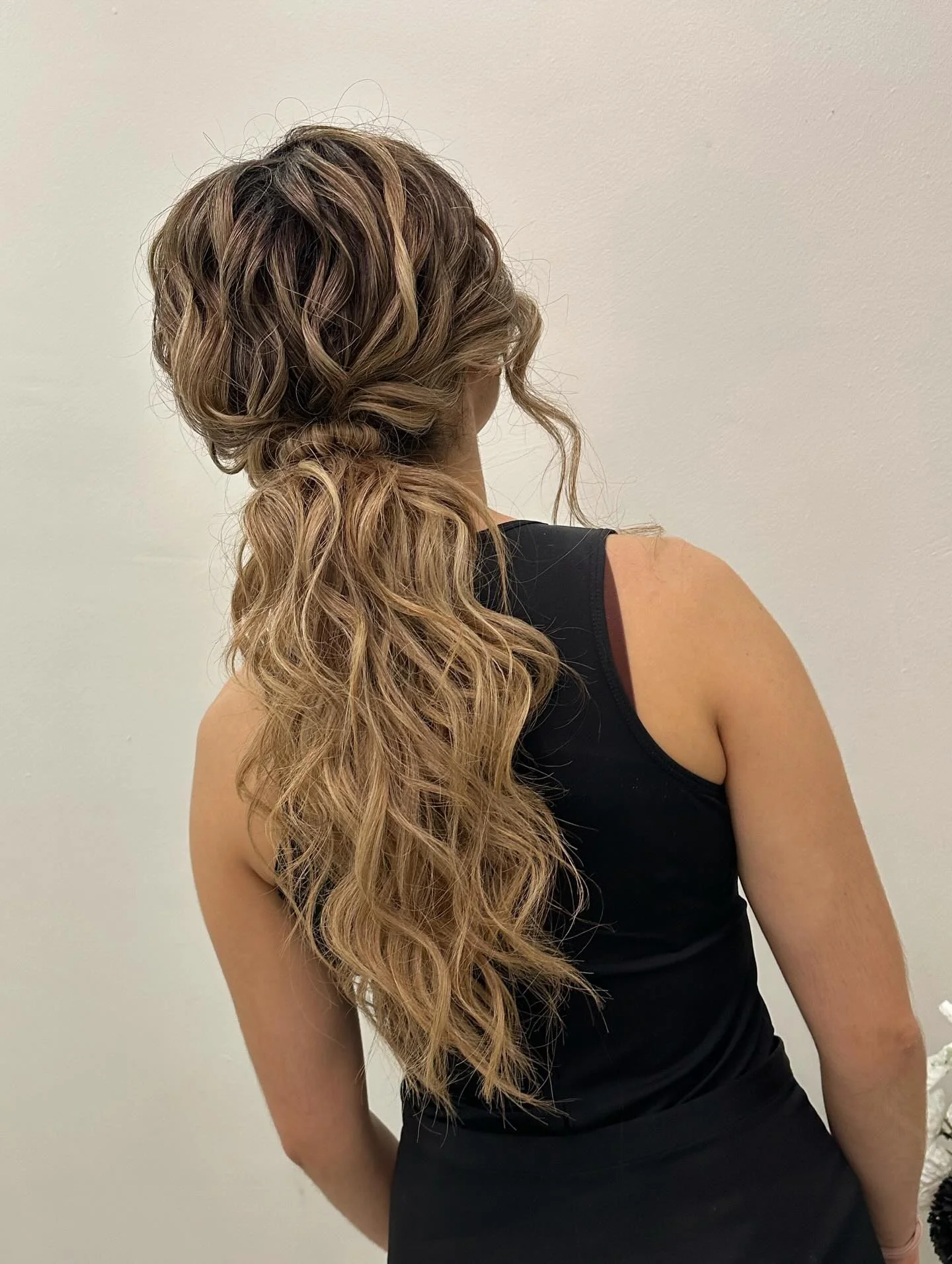 summer hairstyles ideas 2026 Undone Textured Ponytail With Beachy Volume