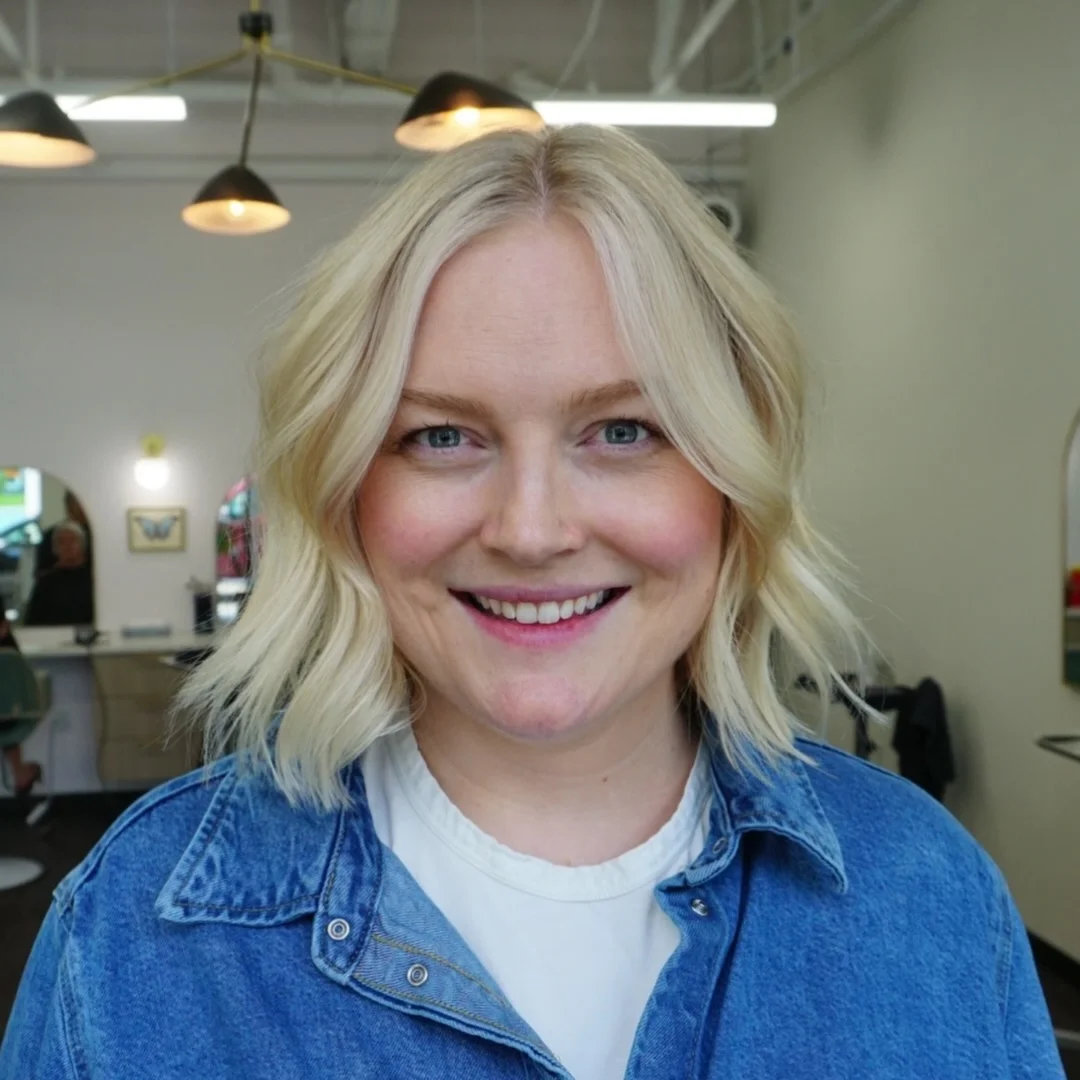 summer-haircuts-women-over-50 Soft Wavy Blonde Bob With Center Part