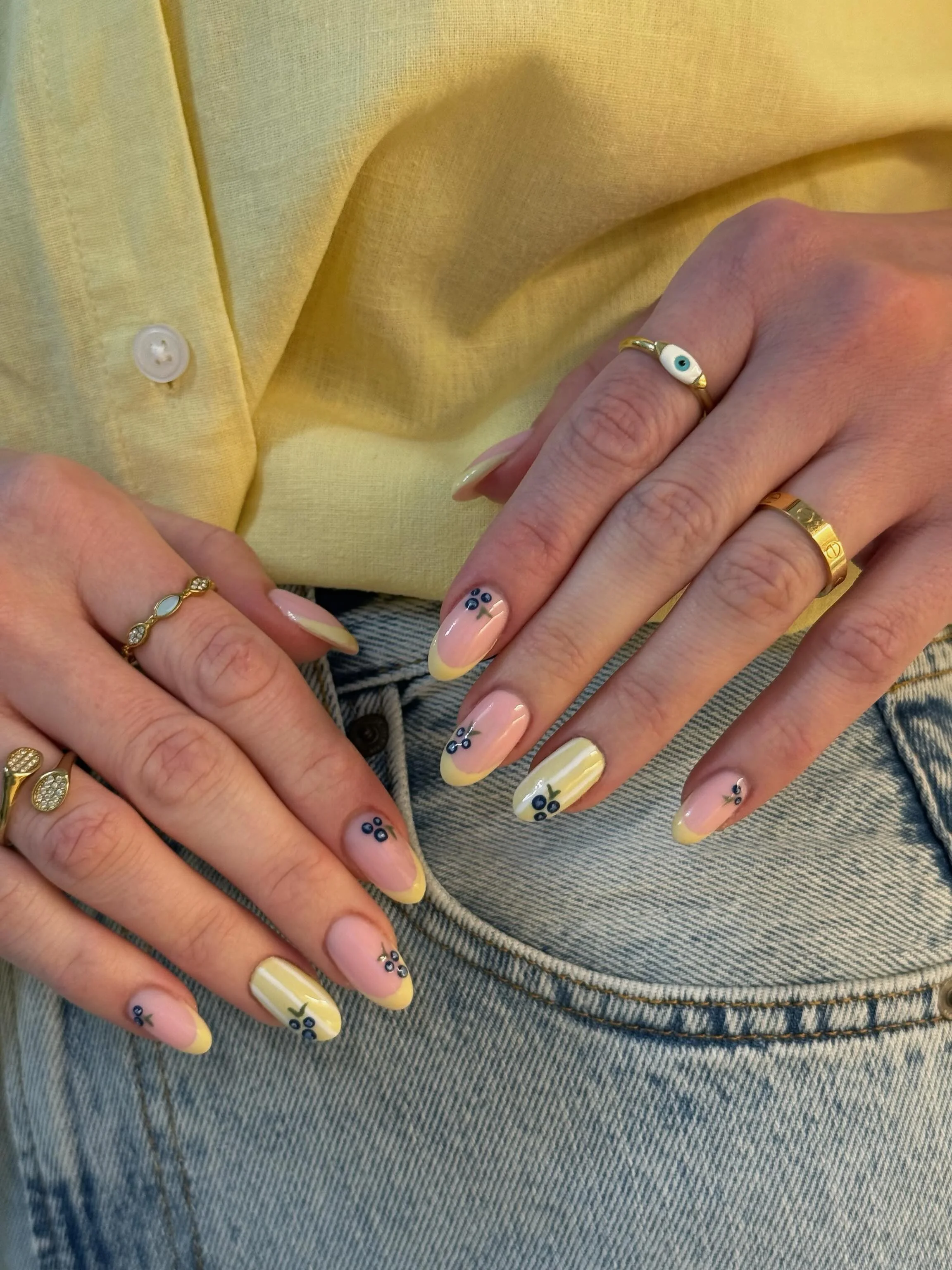 summer yellow nails 2026 Minimal Blueberry French Nails With Pale Yellow Tips