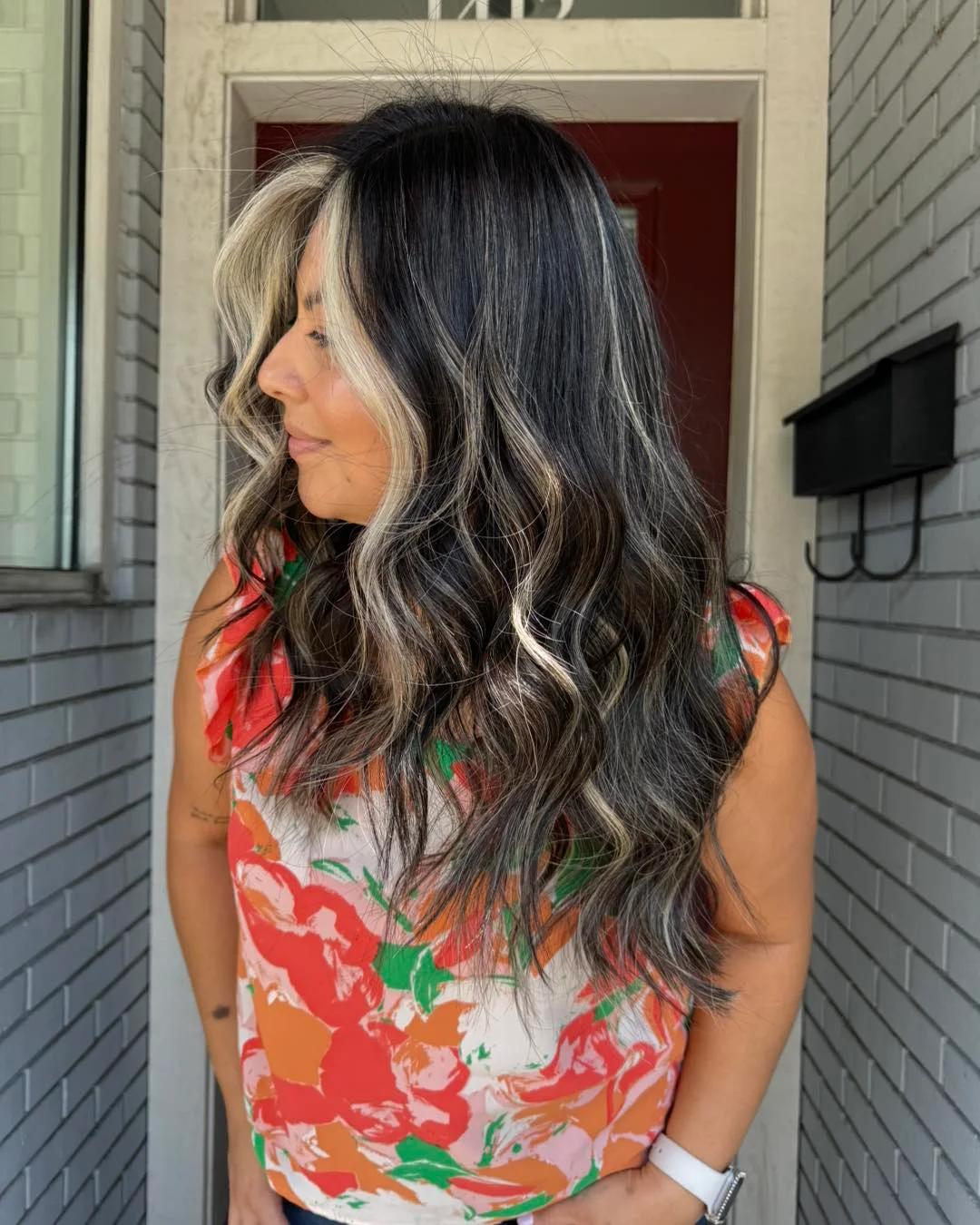 platinum summer money piece hair color 2026 Dimensional Brunette Waves With Bold Platinum Side Framing