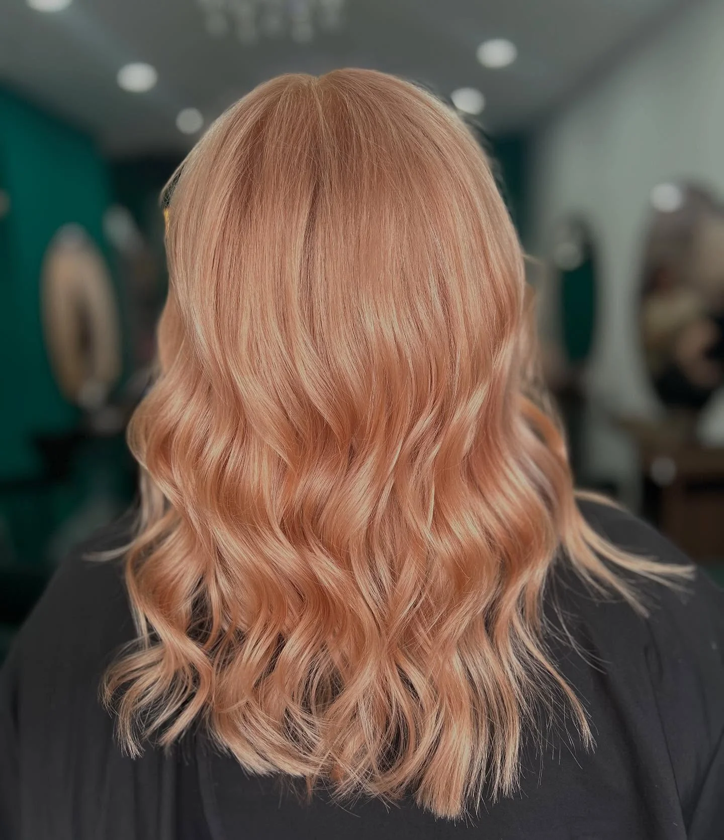 lived-in summer strawberry blonde hair color 2026 Glossy Apricot Strawberry Blonde Layers