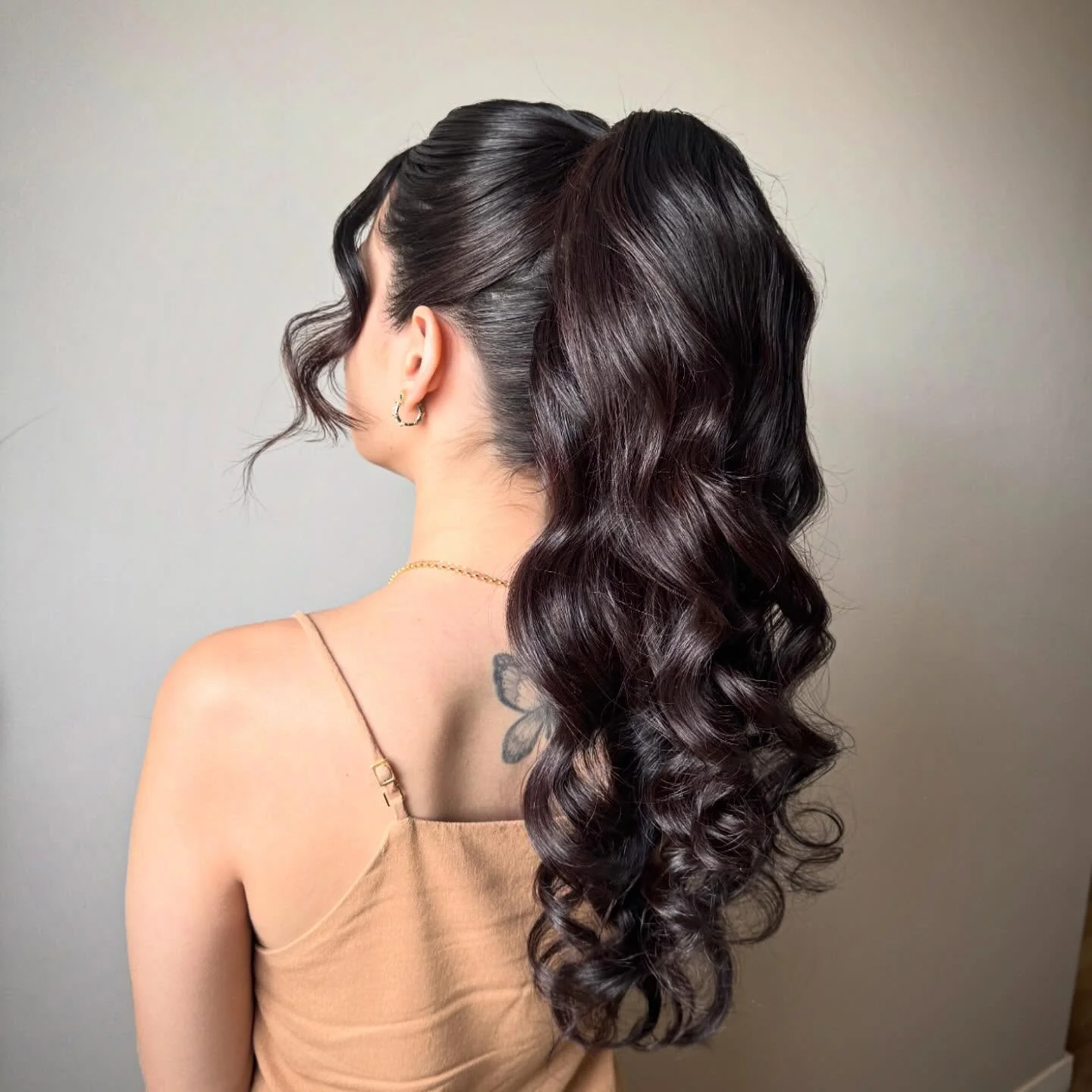 polished summer ponytail hairstyle 2026 Soft Romantic Curls That Bring Back Glamour