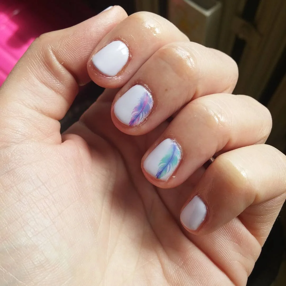 short gel nails summer 2026 Soft Lavender Feather Minimalism