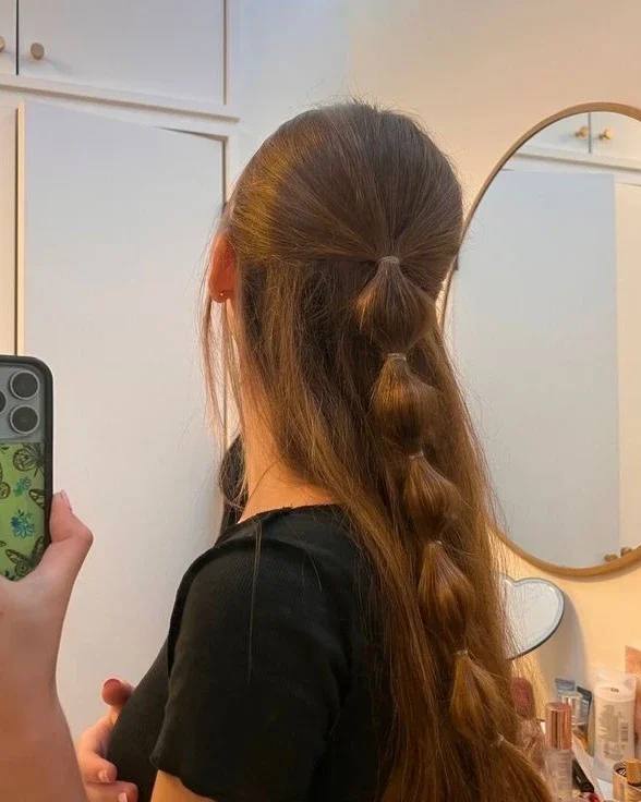 minimal summer easy hairstyle 2026 Minimal Bubble Braid Half-Up For Hot Summer Days