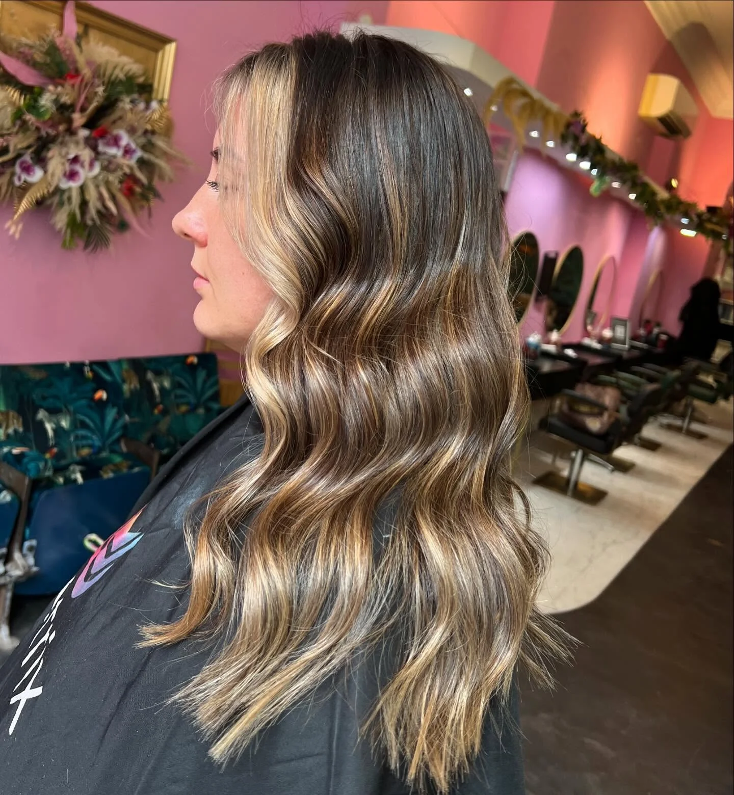 platinum summer money piece hair color 2026 Dimensional Brunette Waves With Soft Platinum Contour