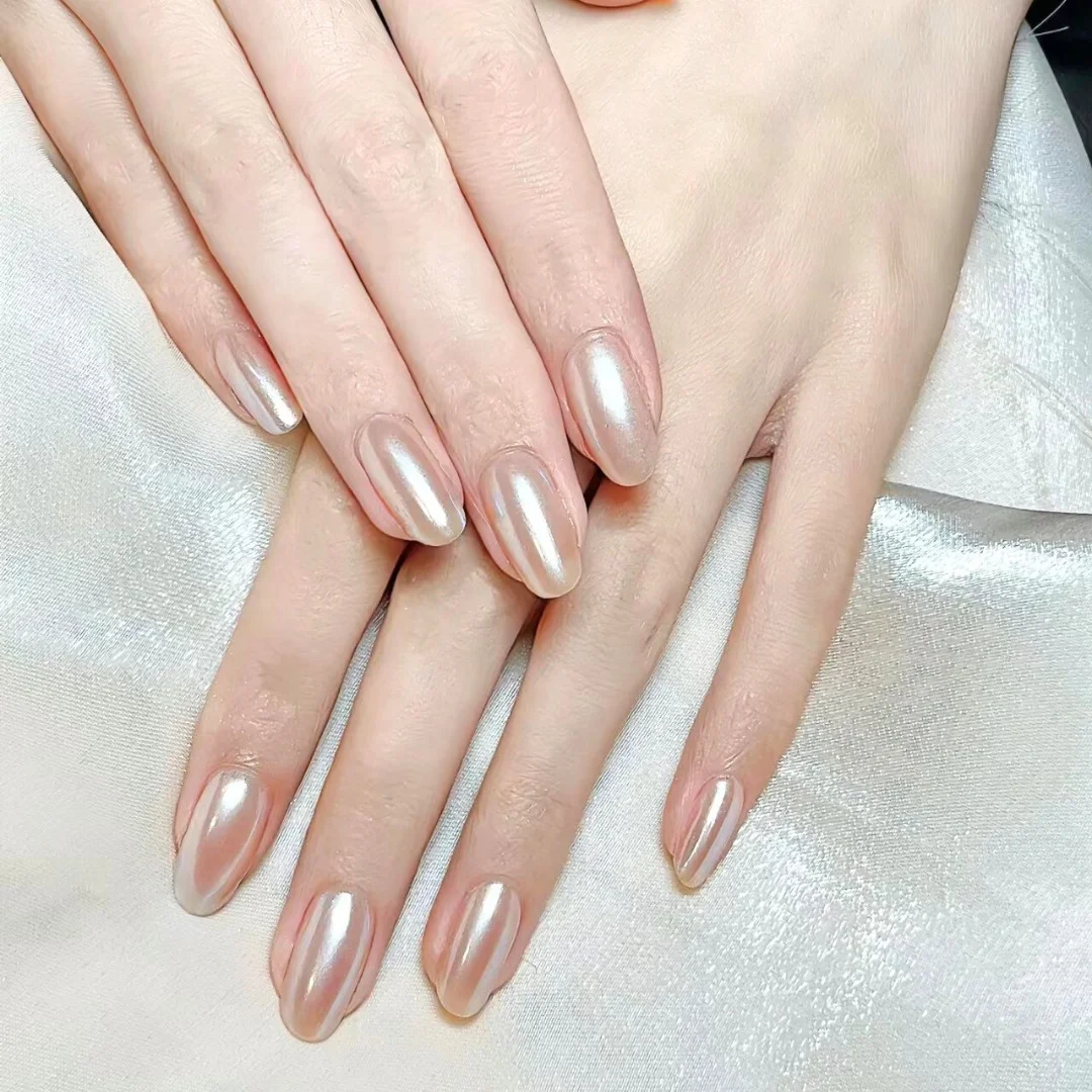 June Nail Colors Ideas 2026 - Summer Trends 2026 Pearl Chrome Minimalism For Elegant Summer Evenings